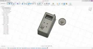 Das Pocket-Knight-Gehäuse und die Schlüsselanhänger-Münze mit Lilien-Emblem in Fusion 360