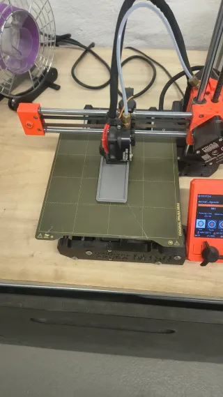 Der Gehäusedeckel wird auf dem Prusa Mini gedruckt